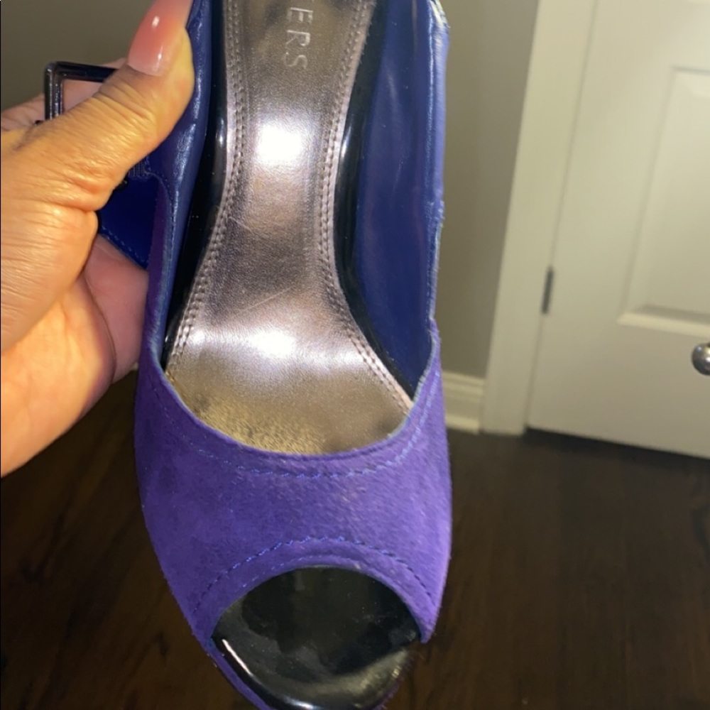 Heels - Picture 2 of 3